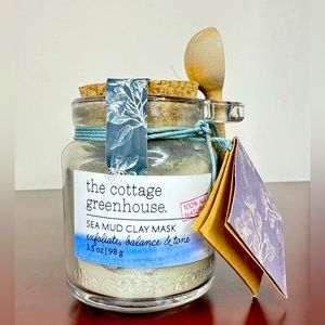 The cottage greenhouse clay mask